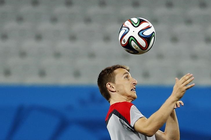 © Reuters. Modric podría volver a jugar con el Real Madrid en el partido contra el Schalke