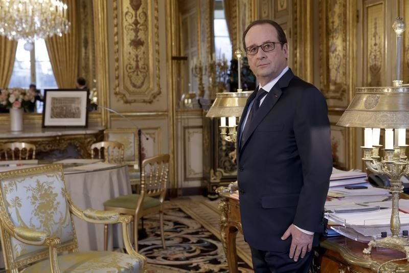 © Reuters. UNE CANDIDATURE DE HOLLANDE EN 2017 UN PEU MOINS MAL PERÇUE