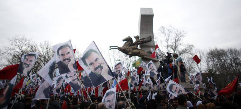 © Reuters. حزب العمال الكردستاني يصف دعوة أوجلان لإلقاء السلاح بأنها "تاريخية"