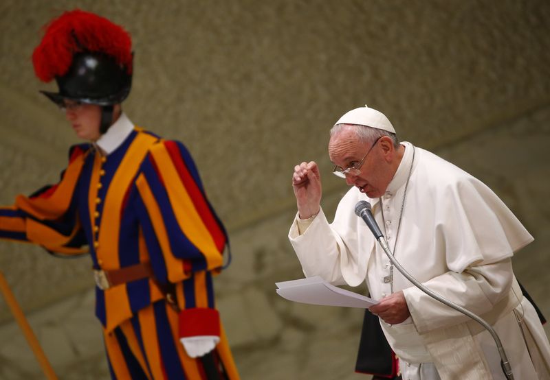 © Reuters. Papa Francisco llama al fin de la violencia en Venezuela