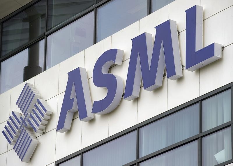 © Reuters. ASML's logo is seen on the day of the presentation of the 2011 fourth quarter and annual results in Veldhoven