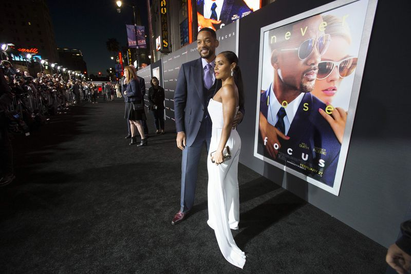© Reuters. Cast member Smith and his wife Jada pose at the premiere of "Focus" at the TCL Chinese theatre in Hollywood