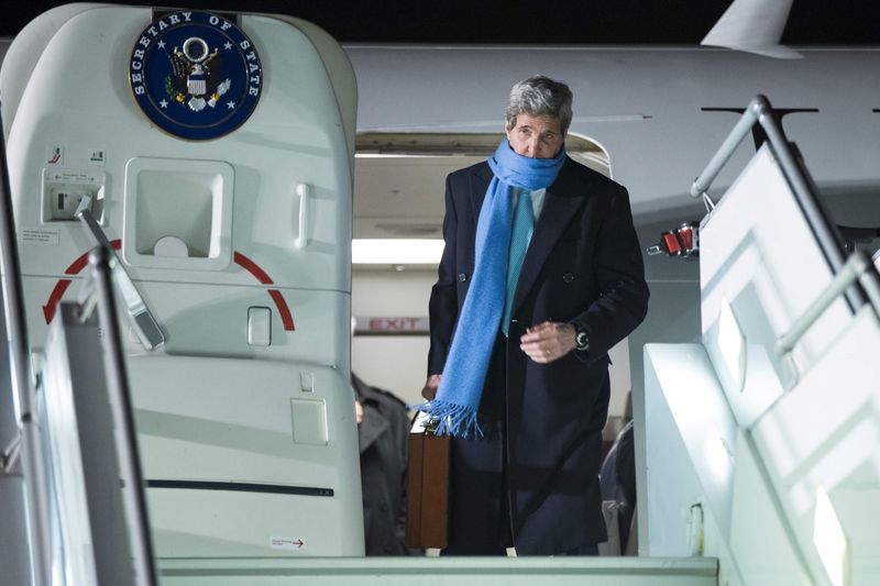 © Reuters. U.S. Secretary of State Kerry arrives at Geneva International airport