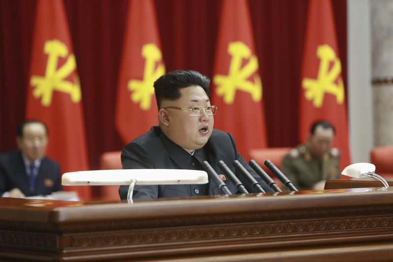 © Reuters. North Korean leader Kim Jong Un supervises an expanded meeting of the Political Bureau of the Central Committee of the Workers' Party of Korea in Pyongyang