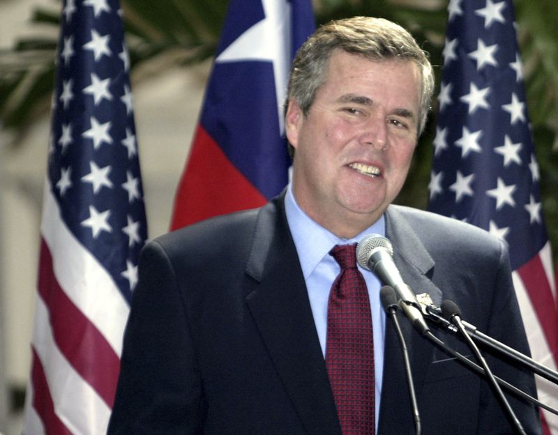 © Reuters. File photo of Florida Governor Jeb Bush speaking in Miami