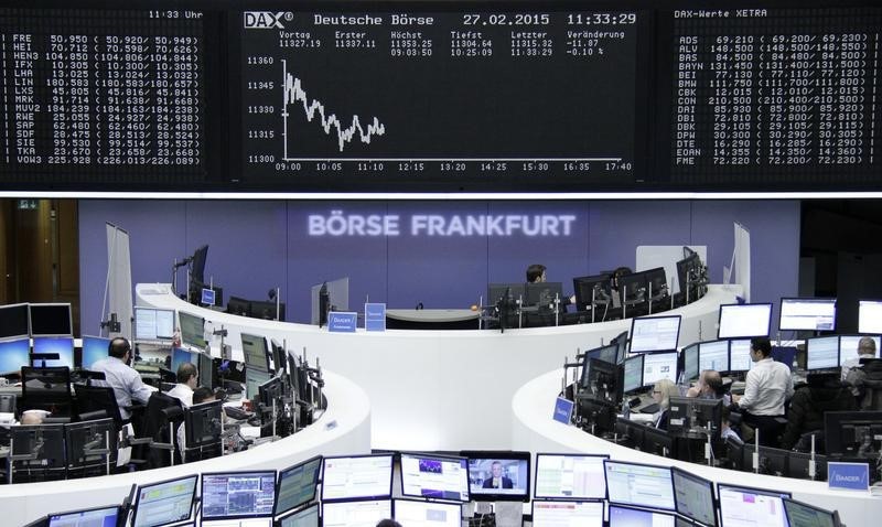 © Reuters. Las telecos ayudan a los bolsas europeas a aferrarse a máximos de 7 años  
