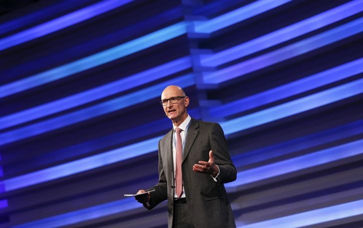 © Reuters. Tim Hoettges, CEO of Germany's telecommunications giant Deutsche Telekom AG addresses the CyberSecurity summit in Bonn 