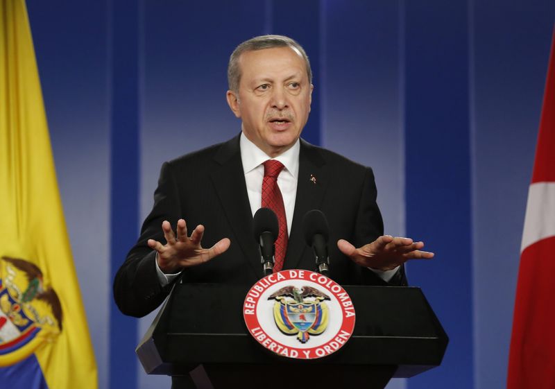 © Reuters. Turkey's President Erdogan speaks to the media after a bilateral meeting with Colombia's President Santos in Bogota