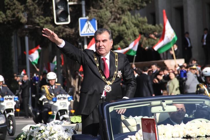 © Reuters. Tajikistan's President Rakhmon waves from an open-top car during a parade following his inauguration in Dushanbe