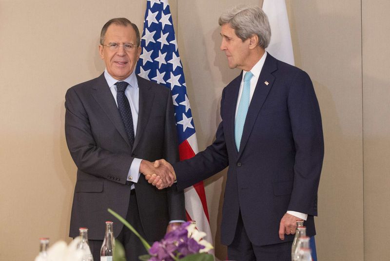© Reuters. كيري يقول إنه ضغط على لافروف بشأن اتفاق الهدنة في أوكرانيا