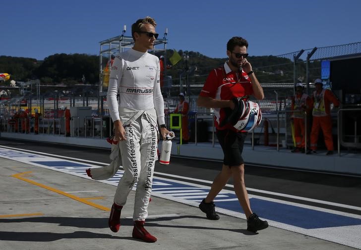© Reuters. Chilton walks along the pitlane after the third free practice session at the Russian F1 Grand Prix in the Sochi Autodrom circuit.
