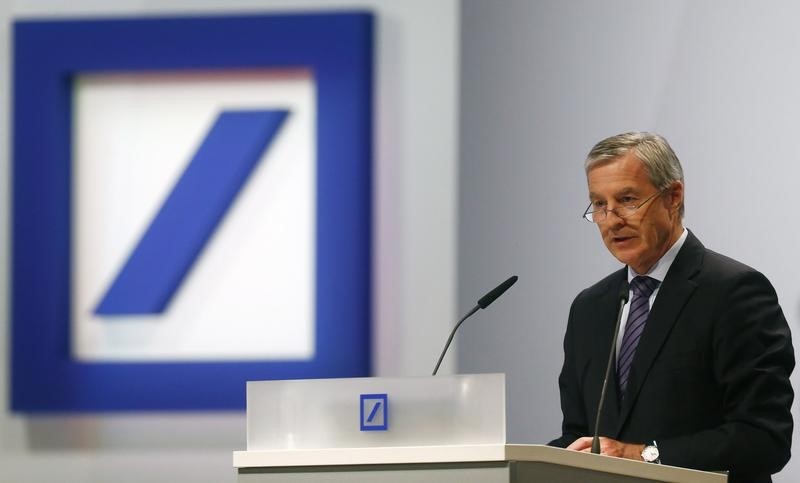 © Reuters. Juergen Fitschen, co-CEO of Deutsche Bank AG, speaks during a shareholders meeting in Frankfurt