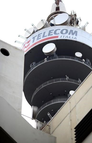 © Reuters. Una torre di Telecom Italia a Roma