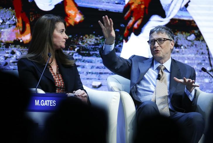 © Reuters. Bill Gates encabeza la lista Forbes, a la que se suma Michael Jordan