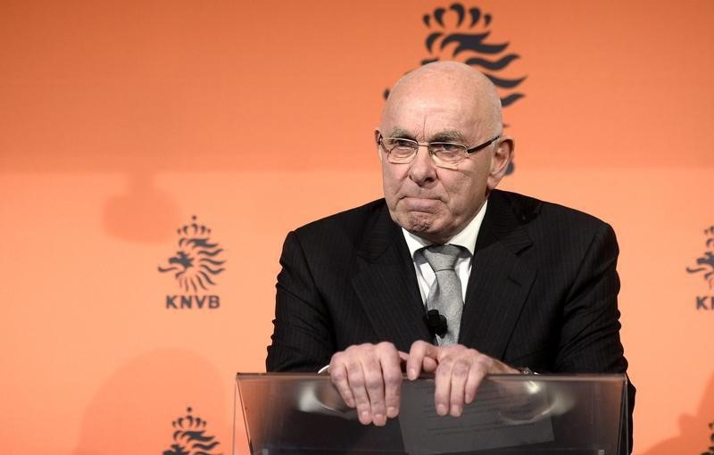 © Reuters. Candidato a presidir la FIFA, Van Praag, quiere publicar el informe García