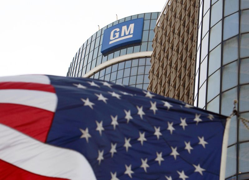 © Reuters. File photo of a view of the General Motors headquarters at the Renaissance Center in Detroit