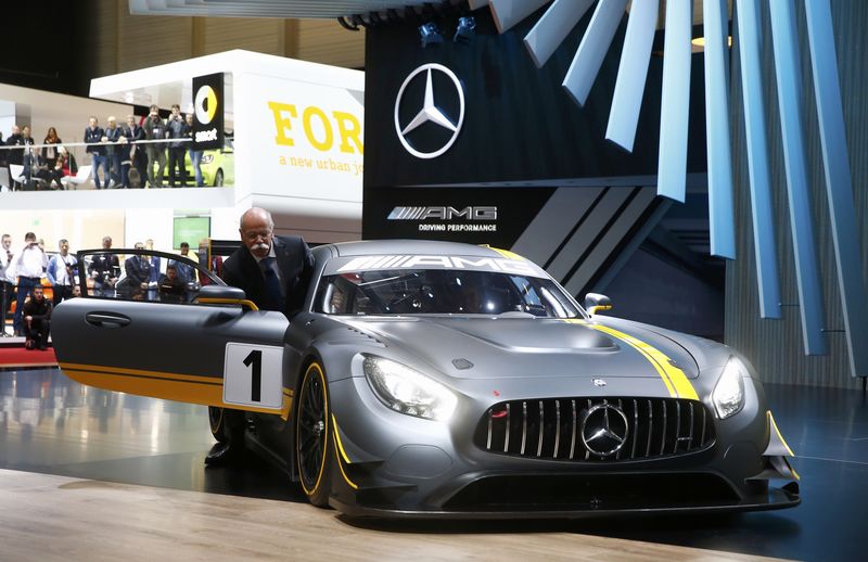 © Reuters. Daimler CEO Zetsche presents the new Mercedes-AMG GT3 race car during the first press day ahead of the 85th International Motor Show in Geneva