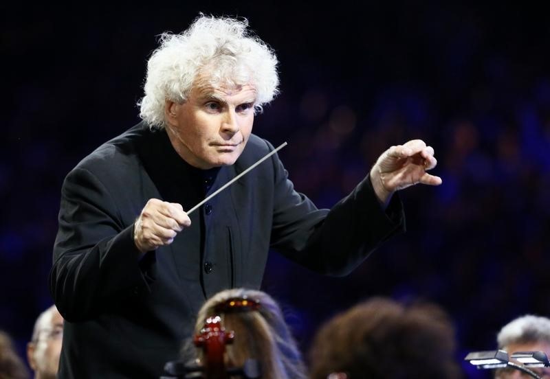 © Reuters. Conductor Simon Rattle takes part in the opening ceremony of the London 2012 Olympic Games at the Olympic Stadium