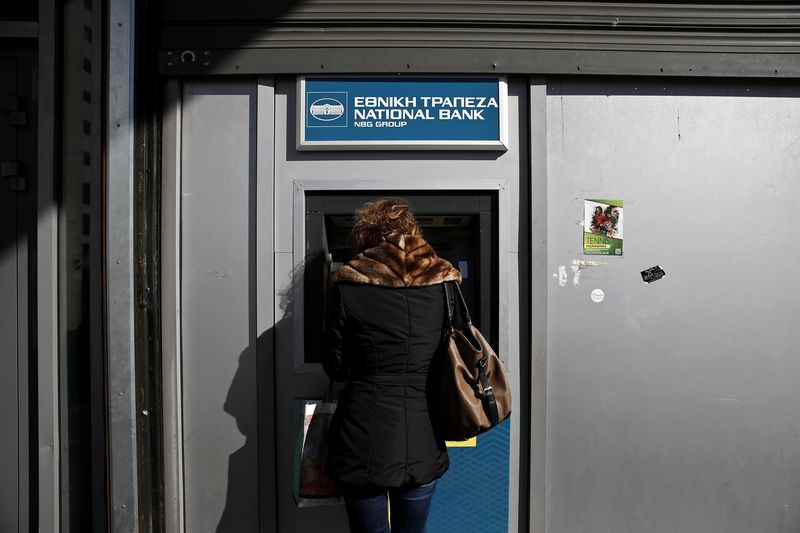 © Reuters. مسح: تنامي توقعات خروج اليونان من منطقة اليورو رغم المساعدات