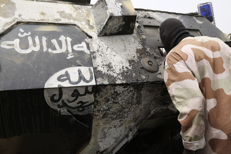 © Reuters. بوكو حرام تنشر تسجيلا مصورا لذبح رجلين على غرار الدولة الإسلامية