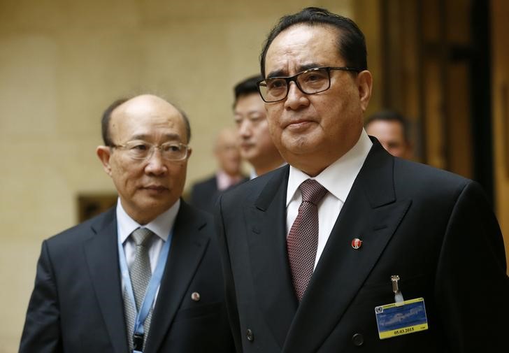 © Reuters. North Korea's Foreign Minister Ri arrives with ambassador to UN So to address Conference on Disarmament at UN in Geneva