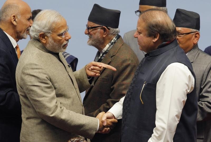 © Reuters. اجتماع دبلوماسيين كبيرين من الهند وباكستان لإصلاح العلاقات