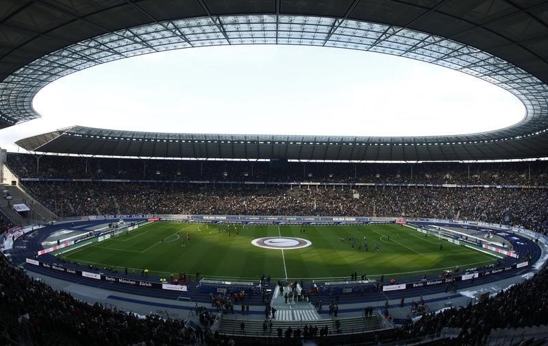 © Reuters. الاتحاد الأوروبي لكرة القدم يخصص 46 ألف تذكرة للجماهير لحضور نهائي دوري الأبطال