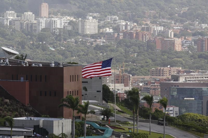 © Reuters. أمريكا سترد على طلب فنزويلا بتقليل عدد أفراد البعثة الدبلوماسية