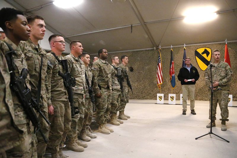 © Reuters. بيانات أمريكية: أعداد القوات الأفغانية تراجعت كثيرا العام الماضي