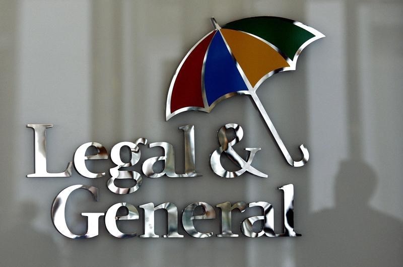 © Reuters. The logo of Legal & General insurance company is seen at their office in central London