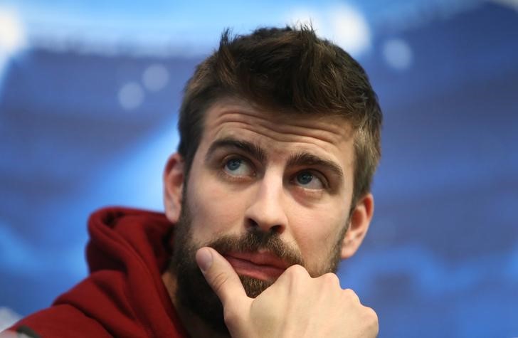 © Reuters. Gerard Piqué, multado con 10.500 euros por increpar a policías