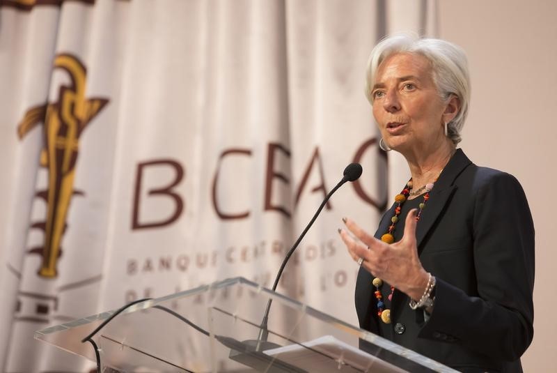 © Reuters. International Monetary Fund Managing Director Christine Lagarde speaks at the Banque Centrale des Etats de Afrique in Dakar