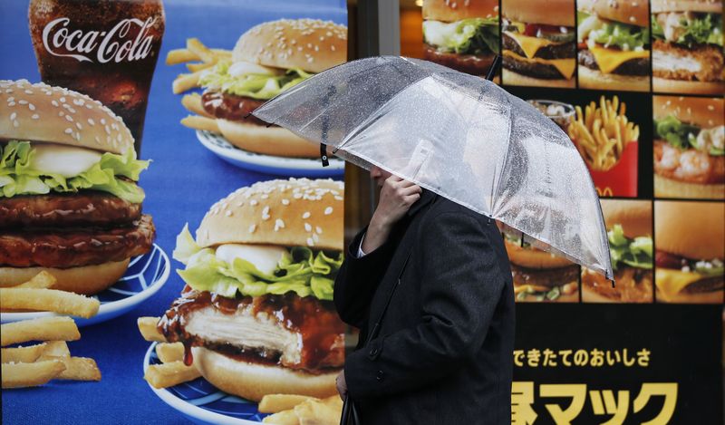 © Reuters. McDonald's eliminará gradualmente pollo con antibióticos para humanos en EEUU