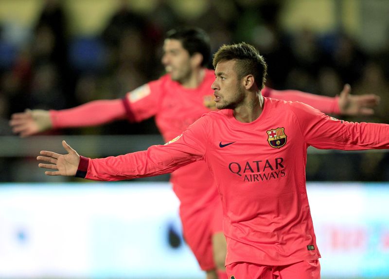 © Reuters. ثنائية نيمار تقود برشلونة لنهائي كأس ملك اسبانيا