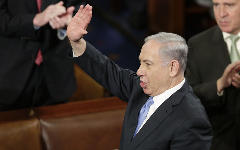 © Reuters. Israeli Prime Minister Netanyahu waves prior to addressing a joint meeting of Congress on Capitol Hill in Washington