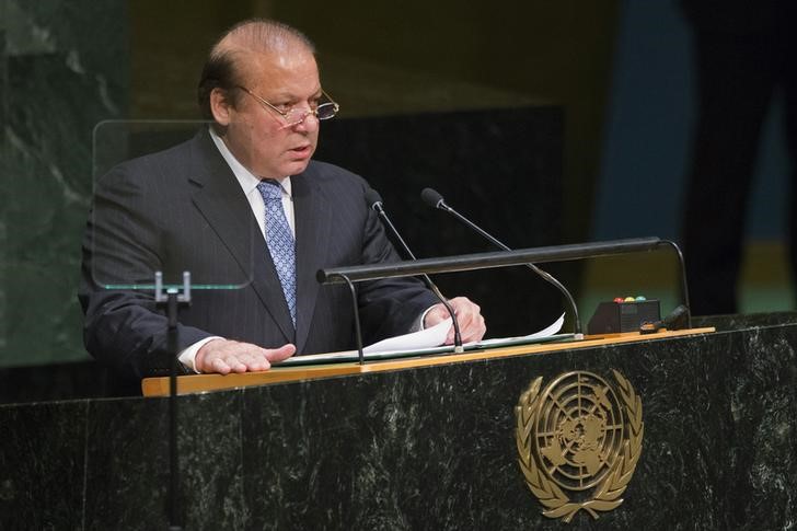 © Reuters. Pakistan's PM Sharif addresses the 69th United Nations General Assembly at United Nations Headquarters in New York