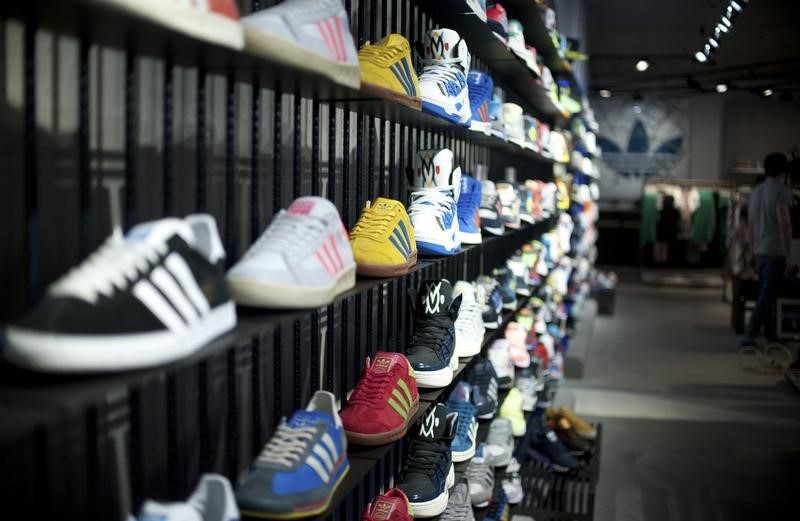 © Reuters. ADIDAS CONFIANT POUR 2015 MALGRÉ LA PERTE ENREGISTRÉE AU 4E TRIMESTRE