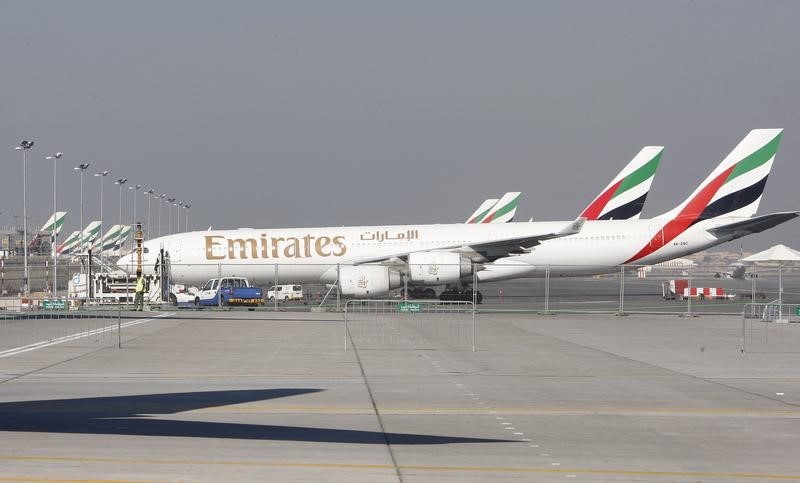 © Reuters. Emirates Airlines planes are parked at the Dubai International Airport during the second day of the Dubai Airshow