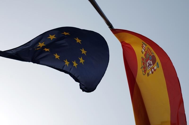 © Reuters. Tesoro español adjudica 5.000 millones de deuda a tipos más bajos 