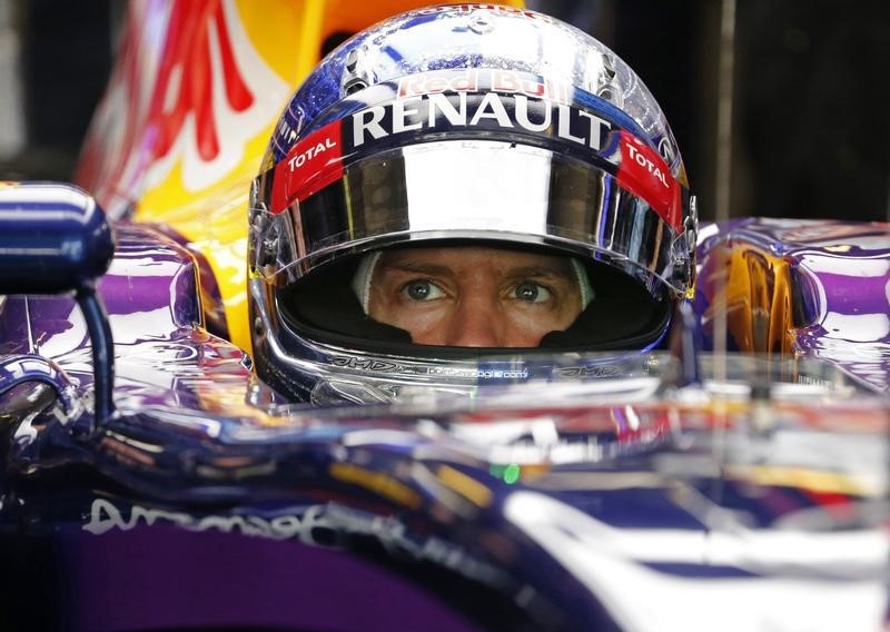 © Reuters. Red Bull Formula One driver Vettel of Germany sits in the car at the pit lane during the third practice session of the Abu Dhabi F1 Grand Prix at the Yas Marina circuit in Abu Dhabi