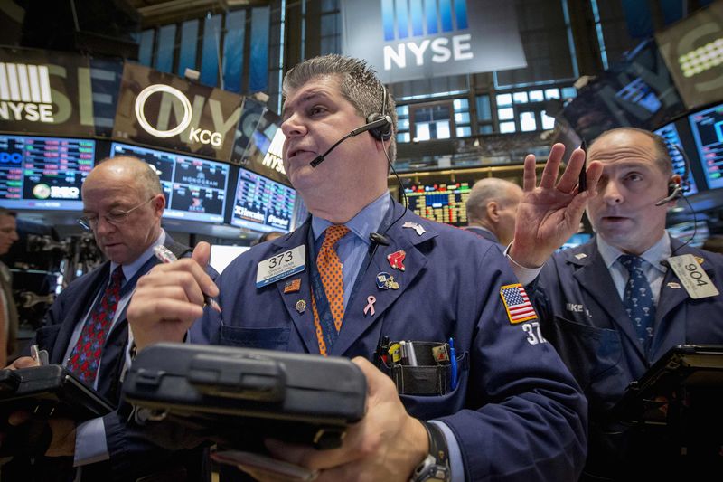 © Reuters. مؤشرات الأسهم الأمريكية ترتفع عند الفتح بعد بيانات إعانة البطالة