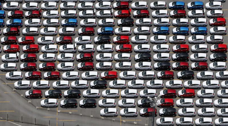 © Reuters. Carros em pátio da Ford na fábrica da empresa em São Bernardo do Campo
