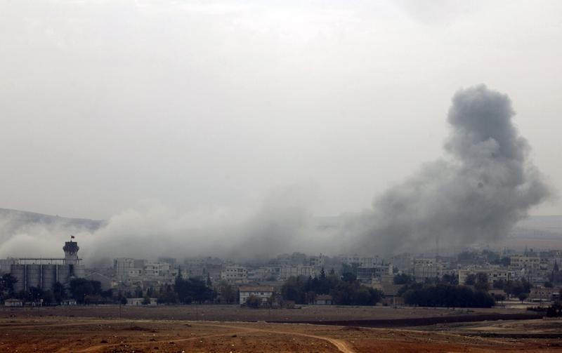 © Reuters. بيان: التحالف ضد تنظيم الدولة الإسلامية يشن 12 غارة جوية