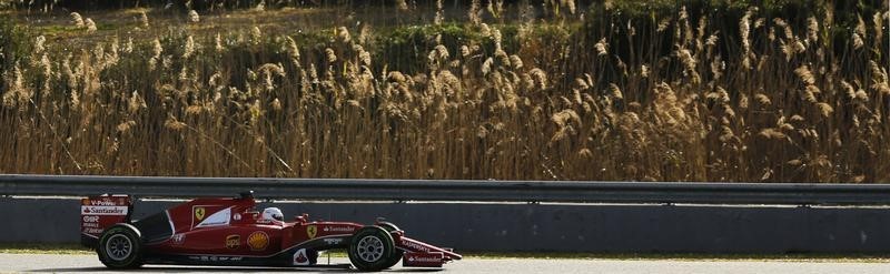 © Reuters. Vettel espera que Ferrari sea el mayor rival de Mercedes esta temporada