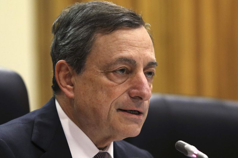 © Reuters. European Central Bank (ECB) President Mario Draghi addresses a news conference following the ECB Governing Council meeting in Nicosia