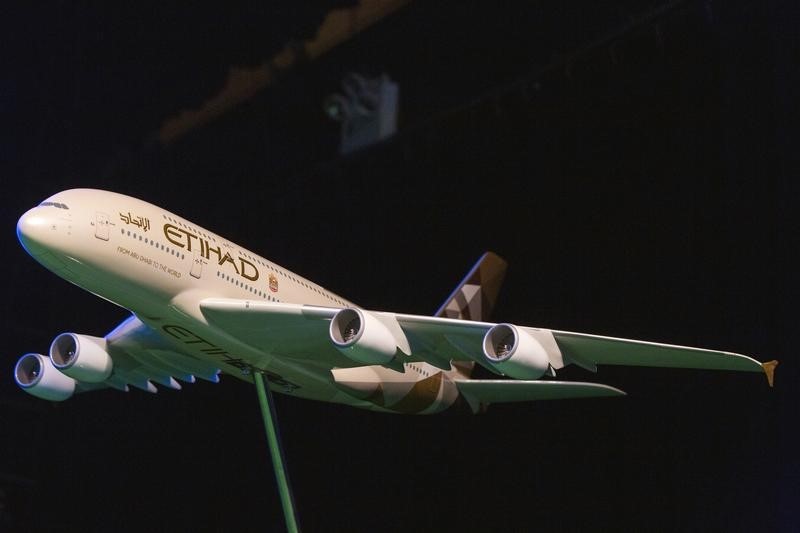 © Reuters. A model Etihad Airways plane is seen before the unveiling of New York City FC's new home jersey in New York