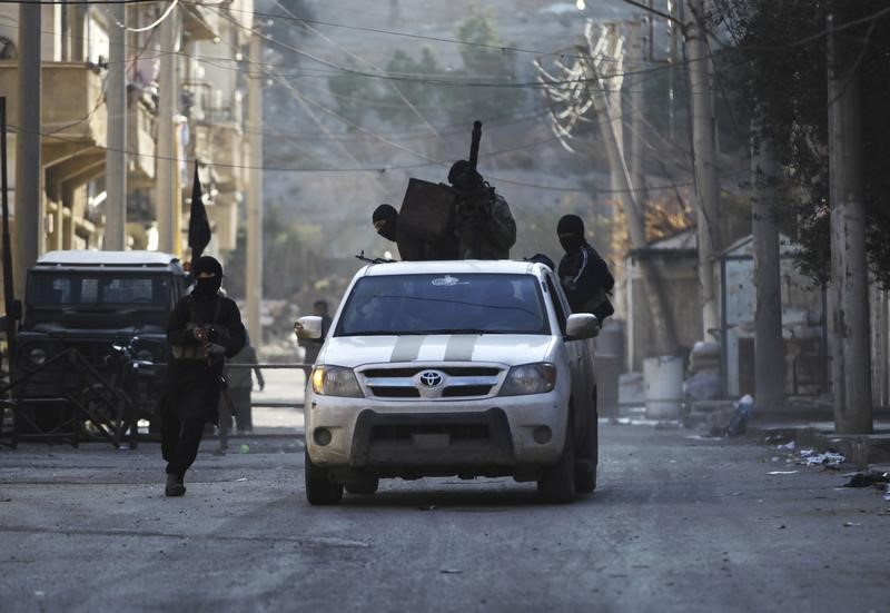 © Reuters. مصدران بالمعارضة: مقتل القائد العسكري لجبهة النصرة في انفجار في سوريا