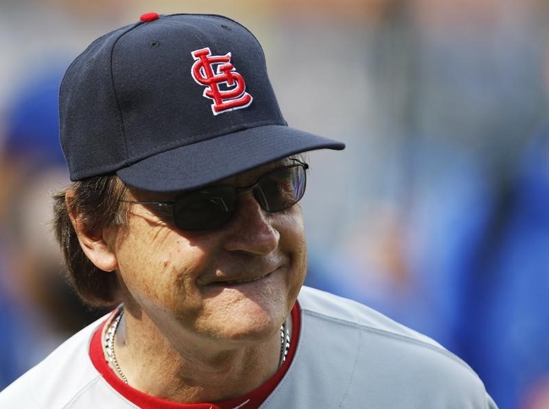 © Reuters. National League All-Star manager Tony La Russa of the St. Louis Cardinals laughs before Major League Baseball's All-Star Game in Kansas City