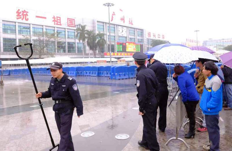 © Reuters. Police control the site after a knife attack outside the Guangzhou Railway Station