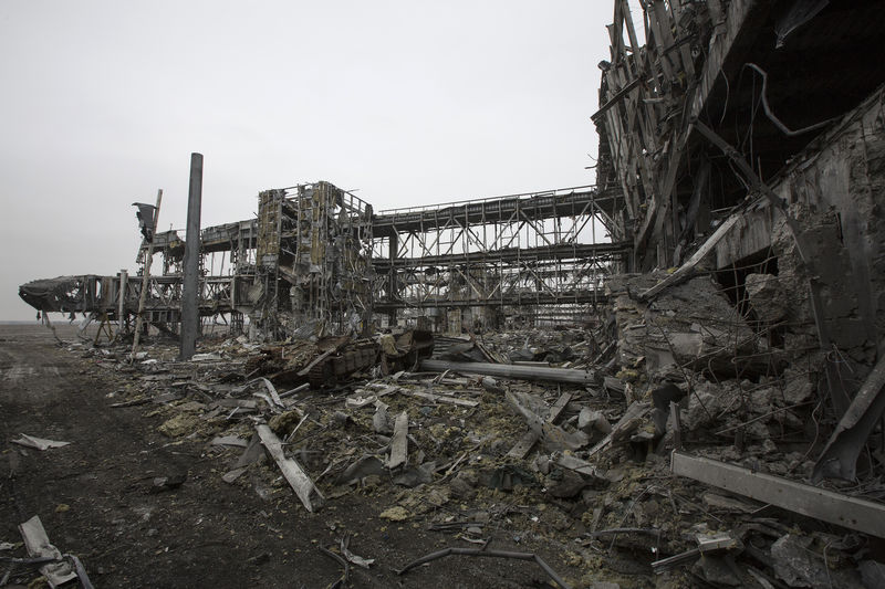 © Reuters. A Ukrainian army armoured vehicle, destroyed in fighting with the separatist self-proclaimed Donetsk People's Republic army, lies outside a terminal at Donetsk airport